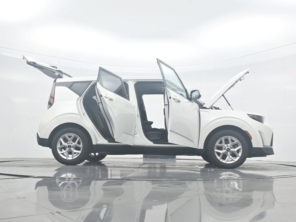 Used 2023 Kia Soul LX w/ Option Group 015 FWD image 43