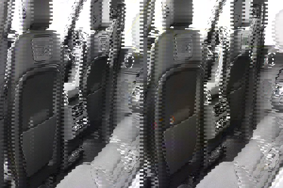 Used 2022 Land Rover Discovery S R-Dynamic image 27