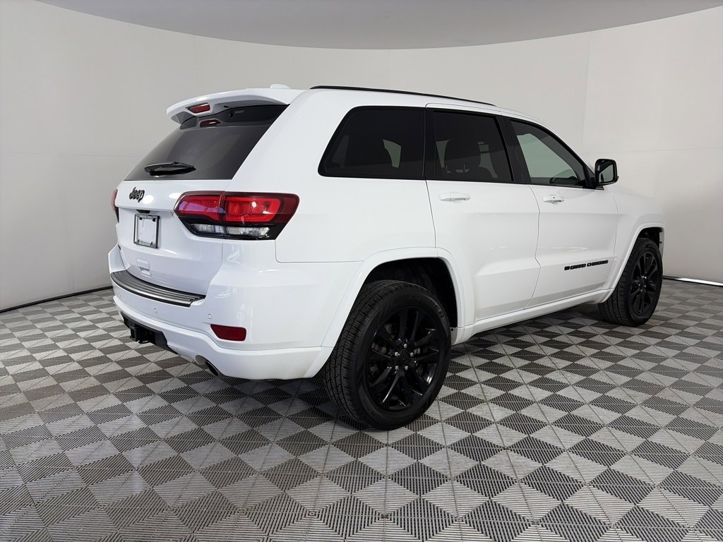 Used 2022 Jeep Grand Cherokee Laredo X image 7