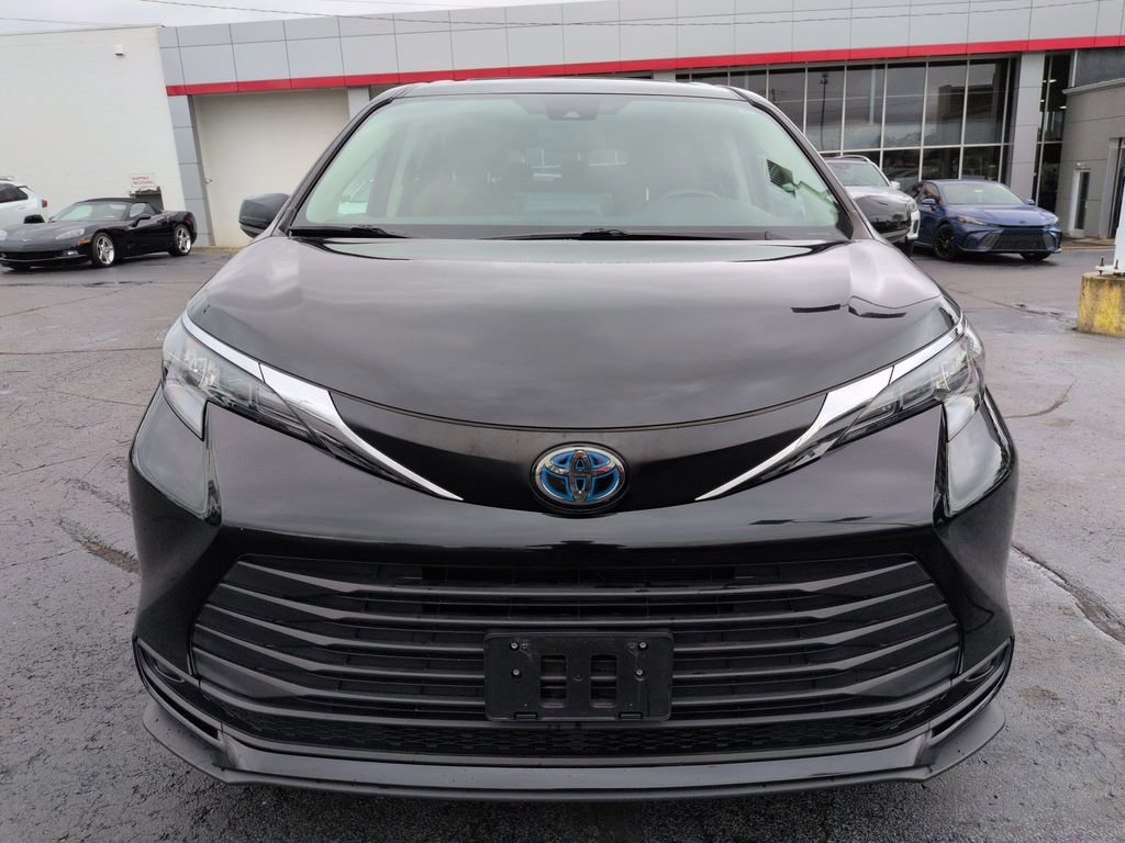 Used 2024 Toyota Sienna LE FWD image 8