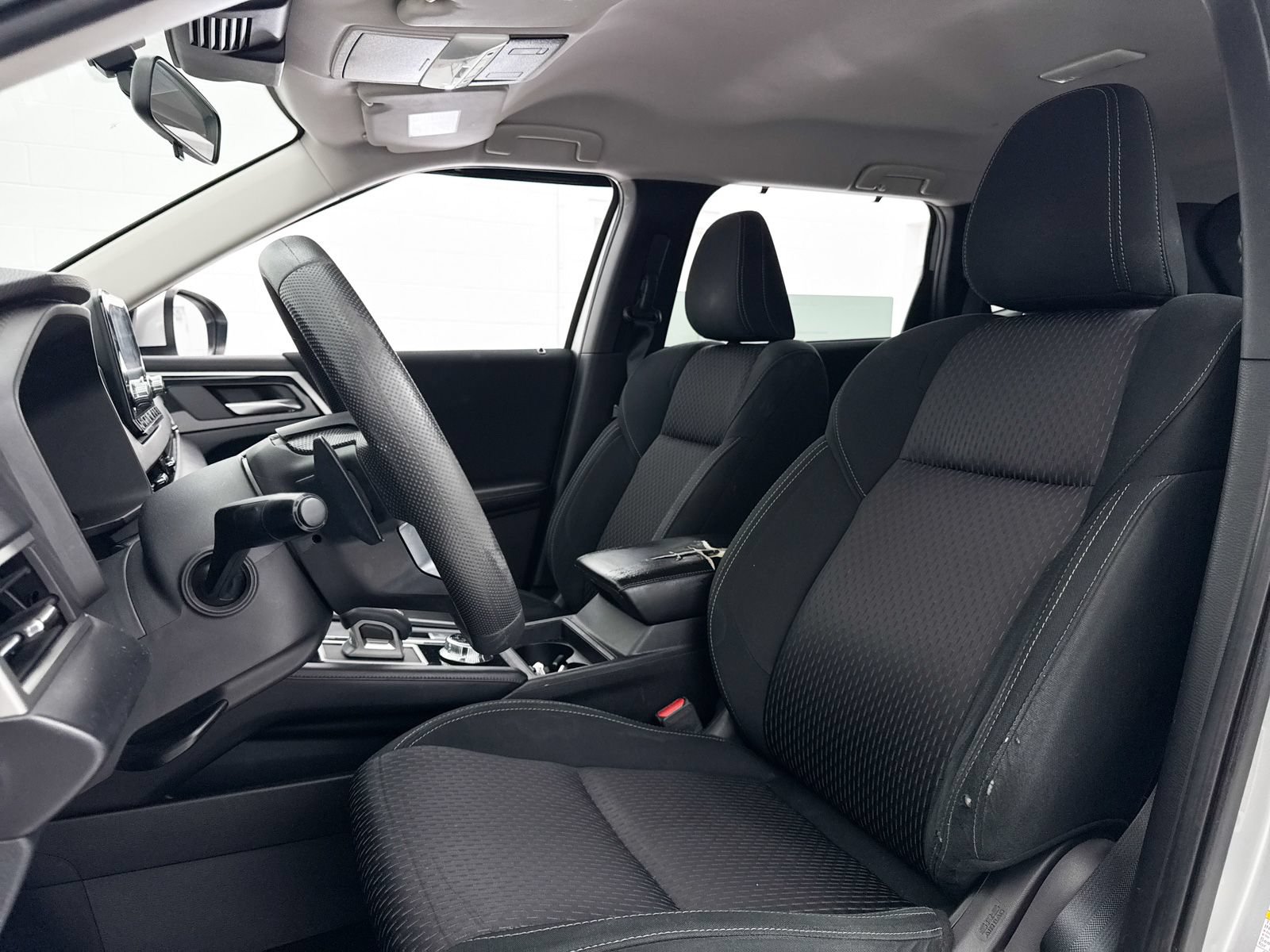Used 2022 Mitsubishi Outlander ES FWD image 13
