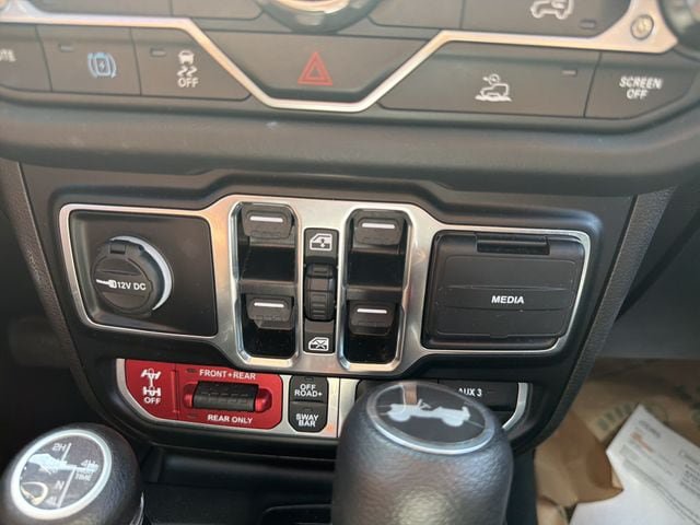 Used 2024 Jeep Wrangler Unlimited Rubicon 4xe AWD/4WD image 31