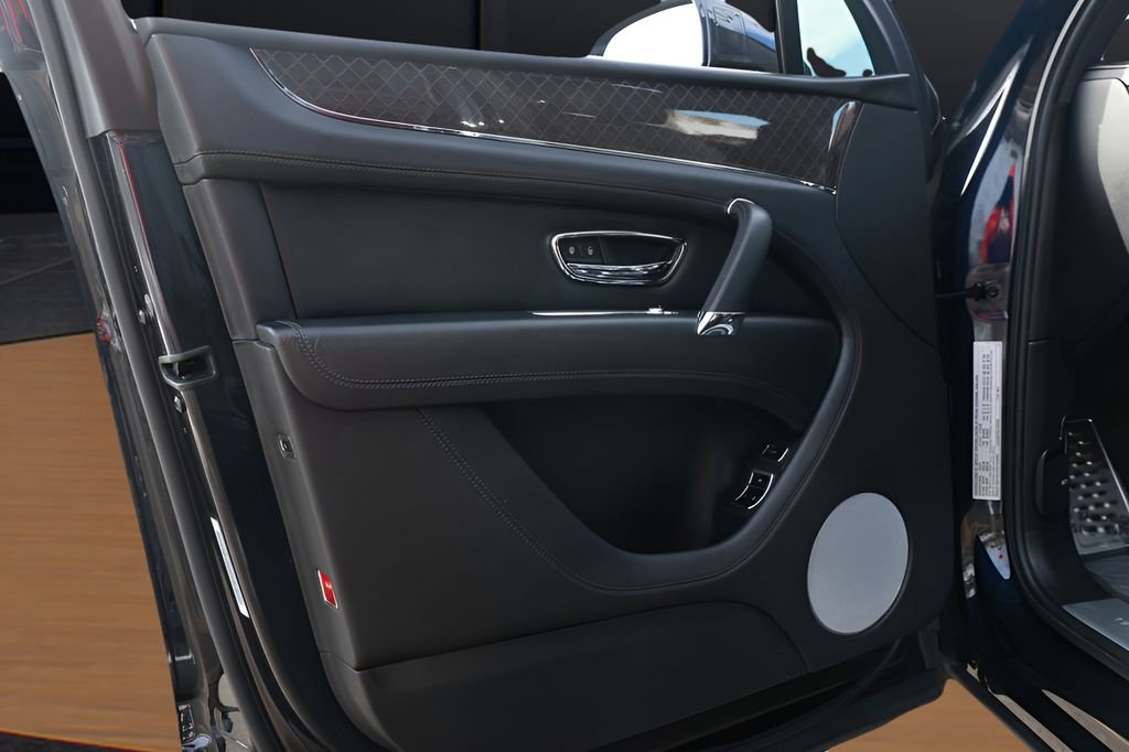 Used 2020 Bentley Bentayga Design Series image 23