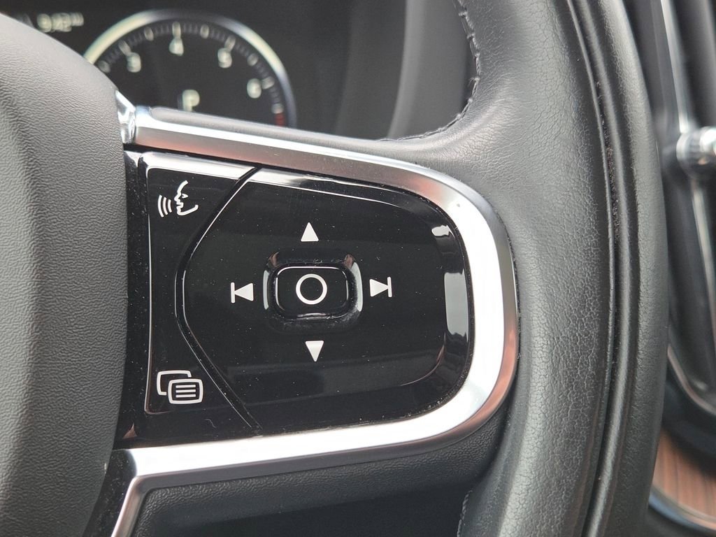 Used 2019 Volvo XC60 T5 Inscription w/ Protection Package Premier image 16