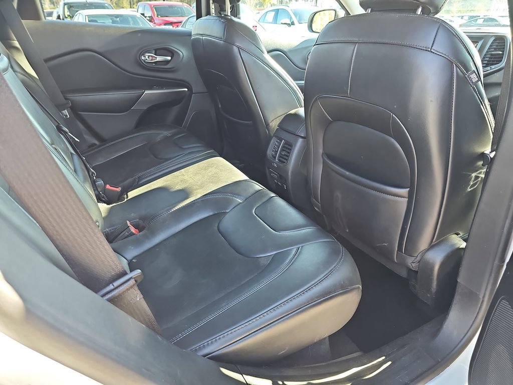 Used 2019 Jeep Cherokee Latitude Plus w/ Comfort/Convenience Group image 14