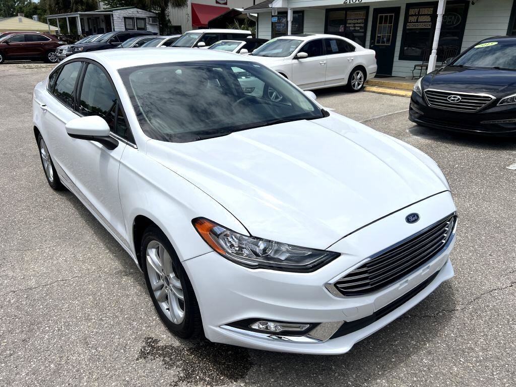Used 2018 Ford Fusion SE w/ Fusion SE Technology Package image 3