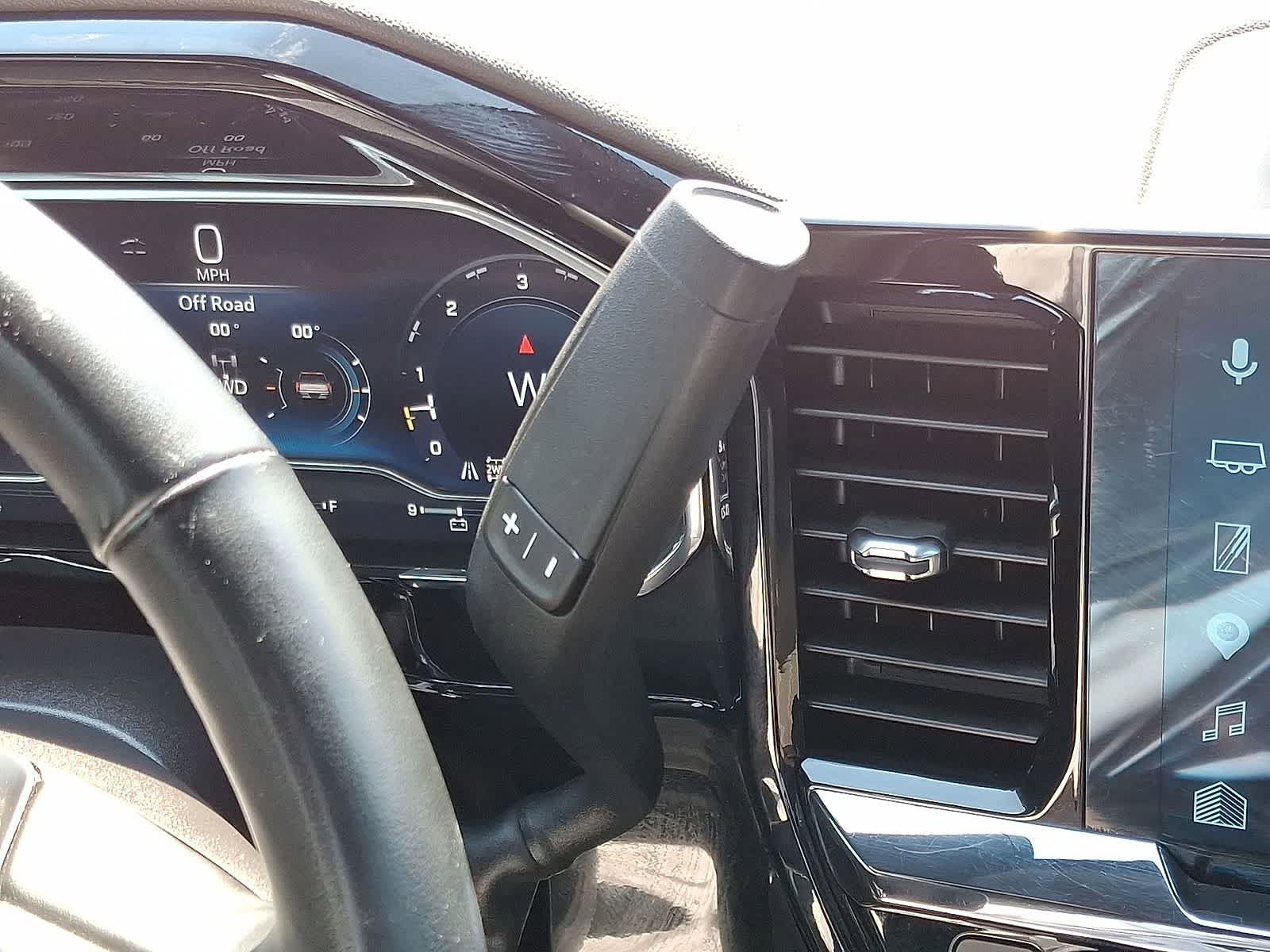 Used 2024 Chevrolet Silverado 2500 ZR2 w/ Technology Package AWD/4WD image 22