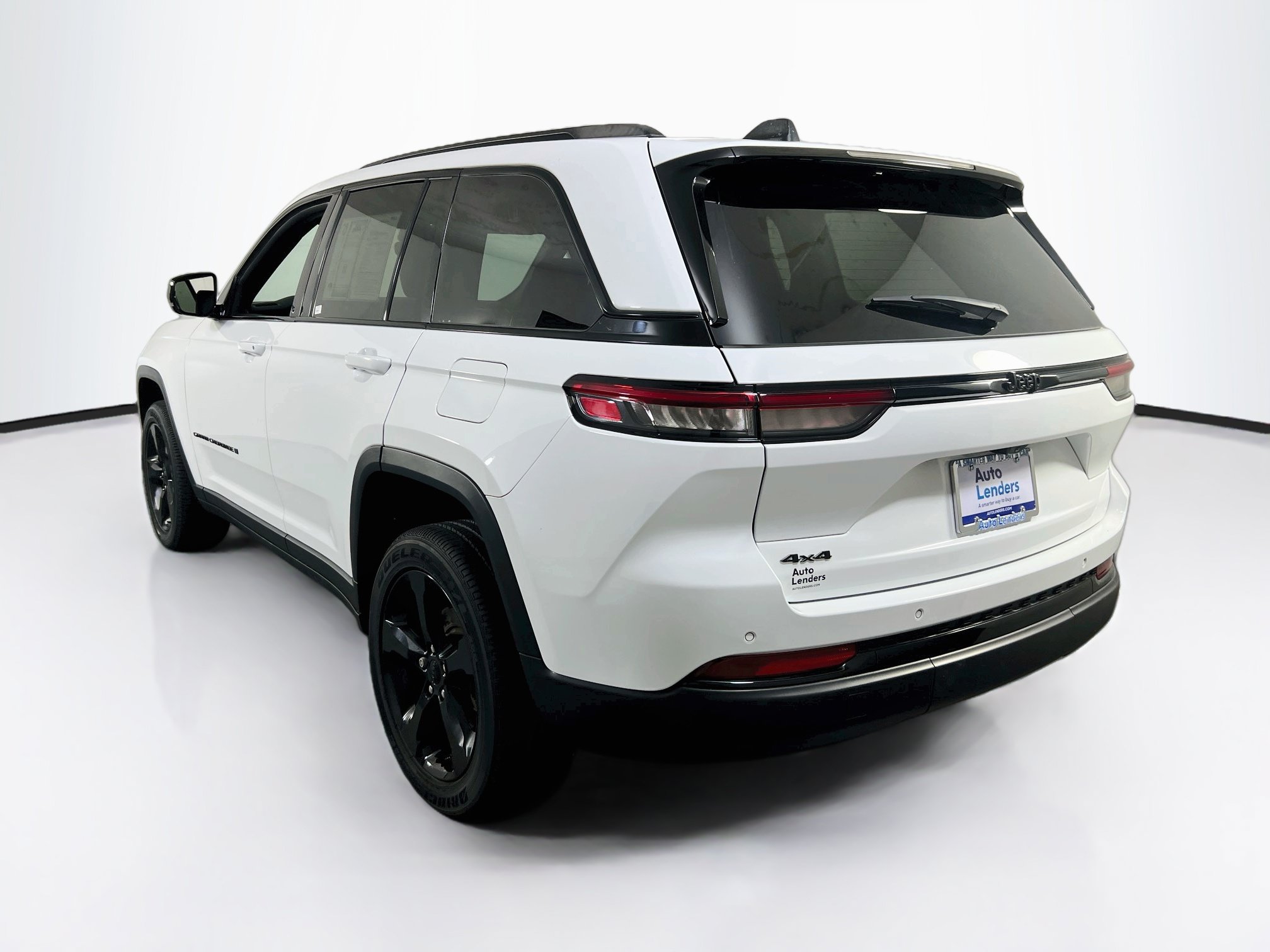 Used 2023 Jeep Grand Cherokee Altitude AWD/4WD image 7