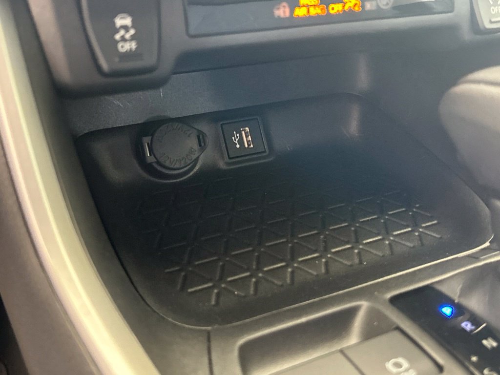 Used 2025 Toyota RAV4 XLE FWD image 46
