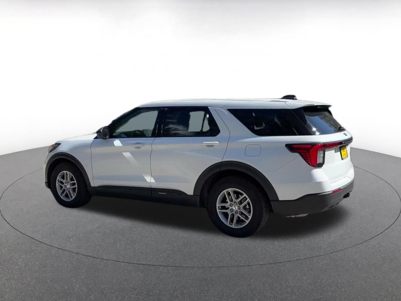 Used 2026 Ford Explorer Active RWD image 9