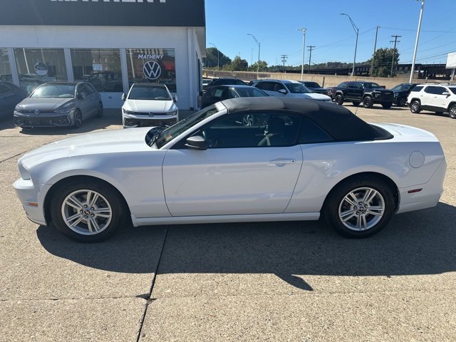 Used 2014 Ford Mustang Convertible image 2