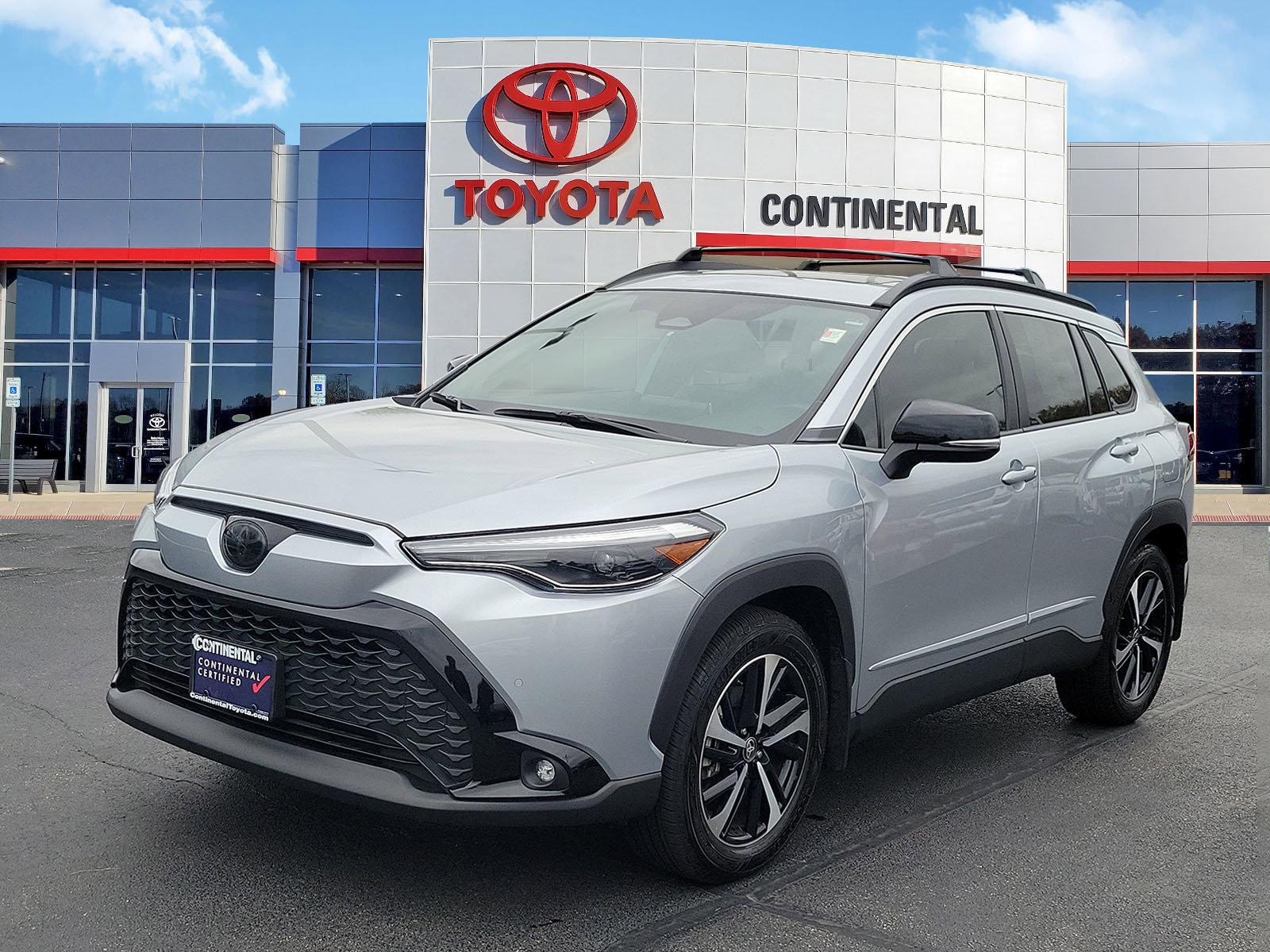 Used 2025 Toyota Corolla Cross AWD Hybrid w/ Convenience Package image 2