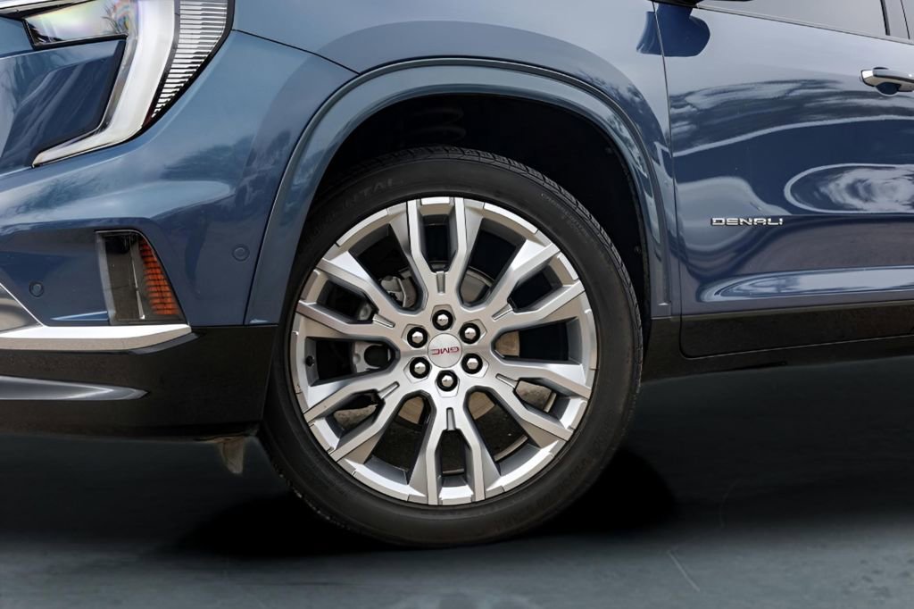 Used 2024 GMC Acadia Denali w/ Super Cruise Package image 4
