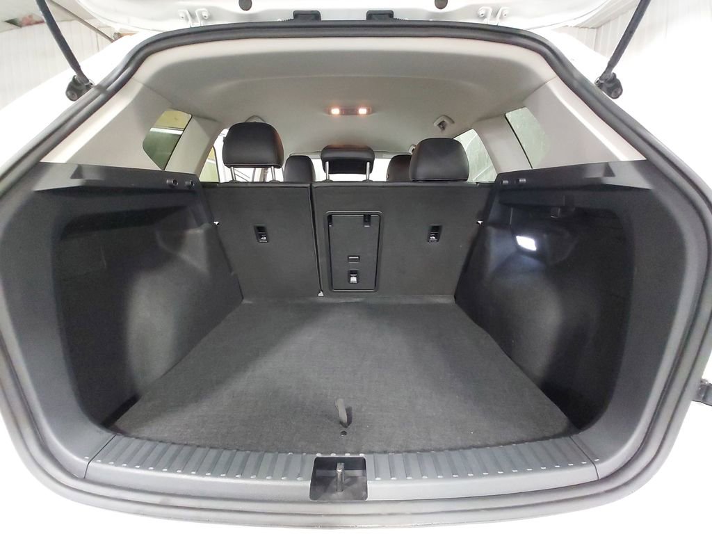 Used 2025 Volkswagen Taos SE image 12