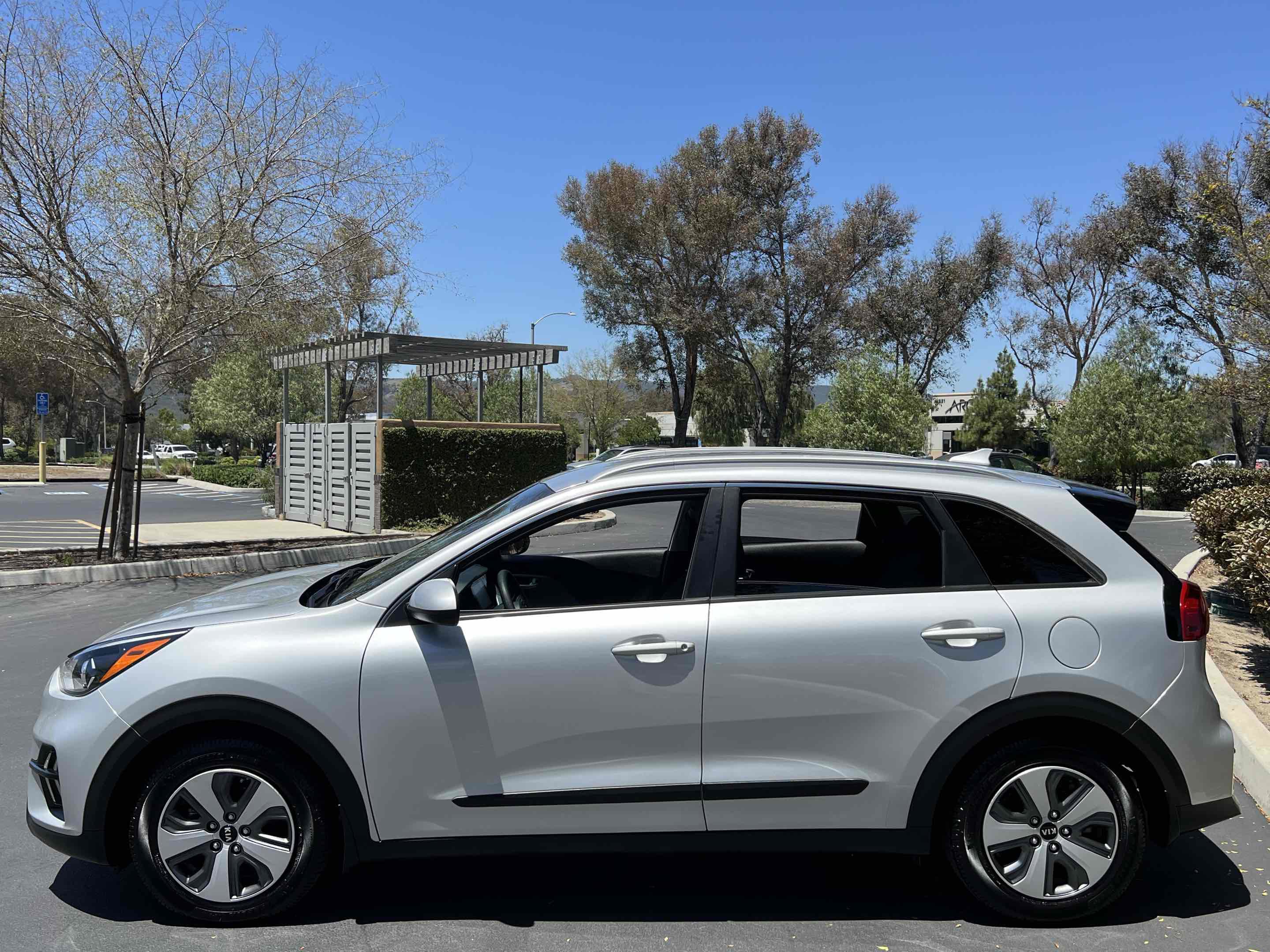 Used 2020 Kia Niro LX FWD image 16