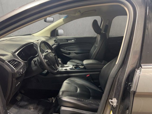 Used 2017 Ford Edge Titanium w/ Technology Package AWD/4WD image 7