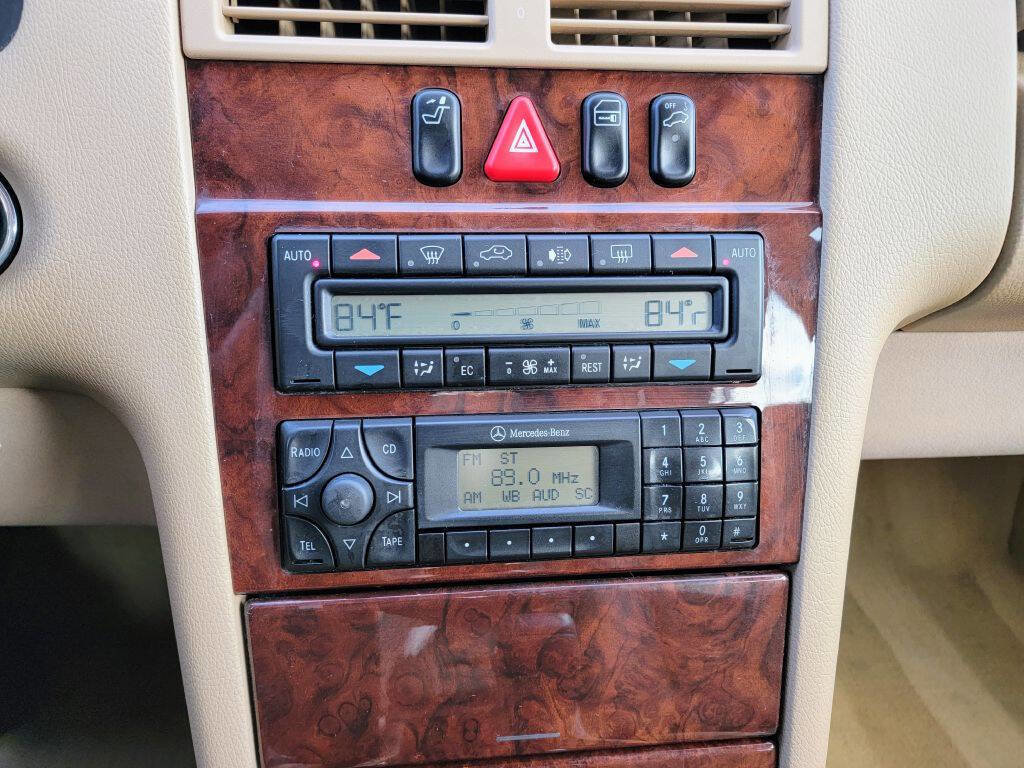 Used 2001 Mercedes-Benz E 320 E 320 4dr Sedan image 40