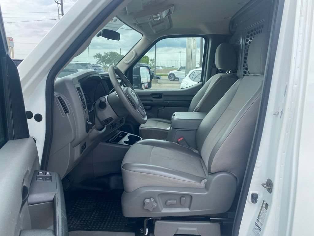 Used 2018 Nissan NV 3500 SL w/ Navigation Package RWD image 9