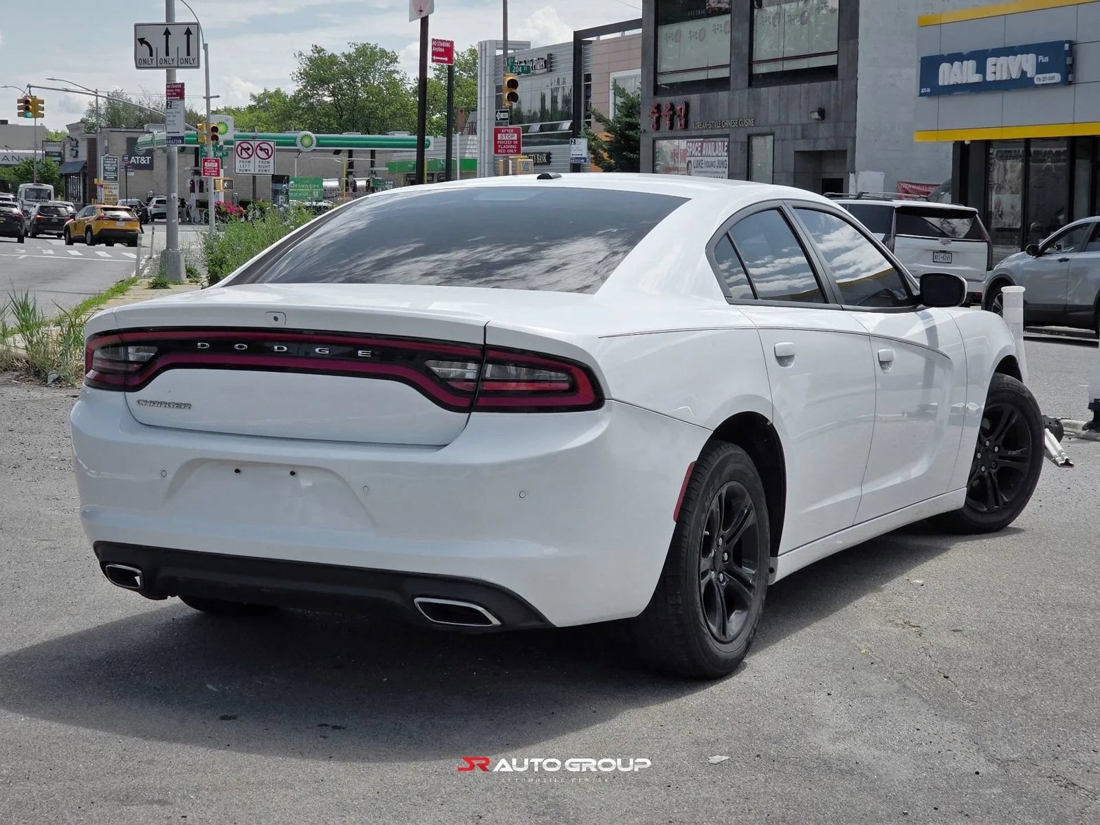 Used 2019 Dodge Charger SXT w/ Leather Interior Group RWD image 6