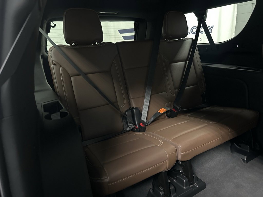 Used 2023 Chevrolet Suburban High Country image 43