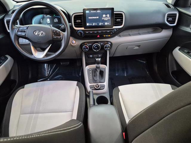 Used 2024 Hyundai Venue SEL FWD image 18