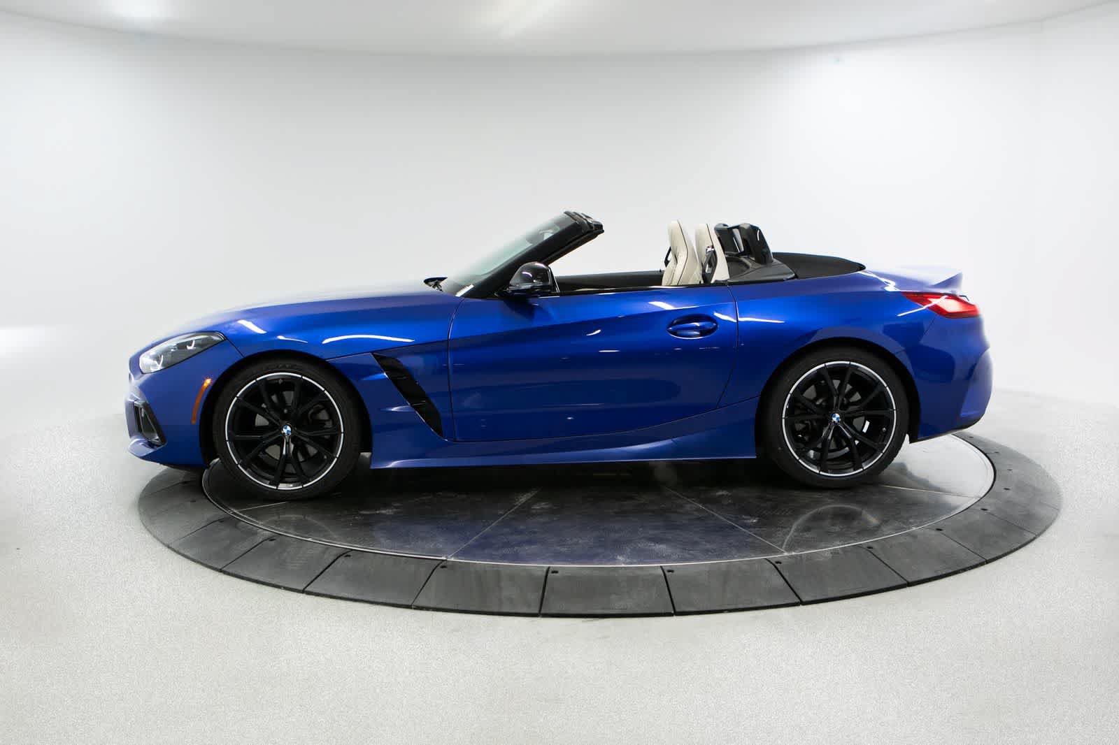 Used 2023 BMW Z4 sDrive30i w/ Shadowloine Package RWD image 2