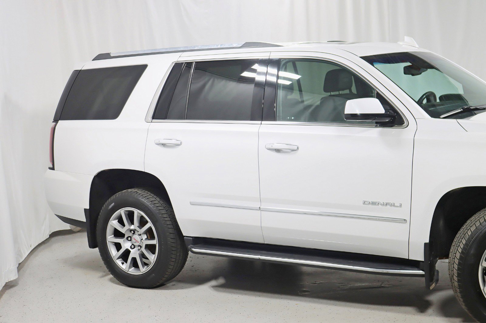 Used 2019 GMC Yukon Denali image 3