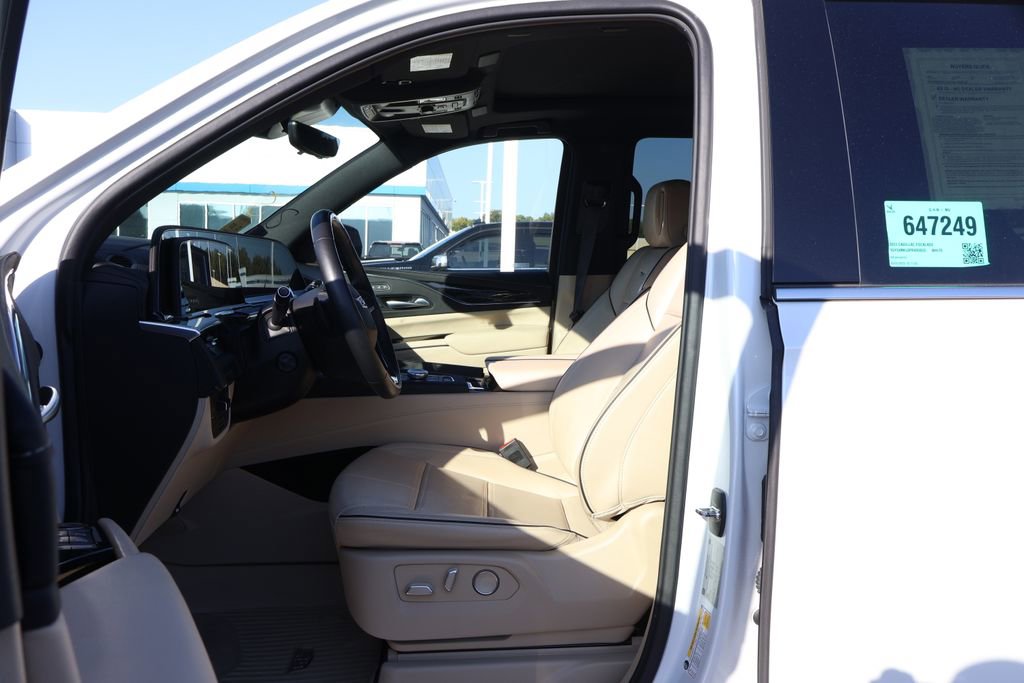 Used 2023 Cadillac Escalade Premium Luxury w/ Performance Package image 13