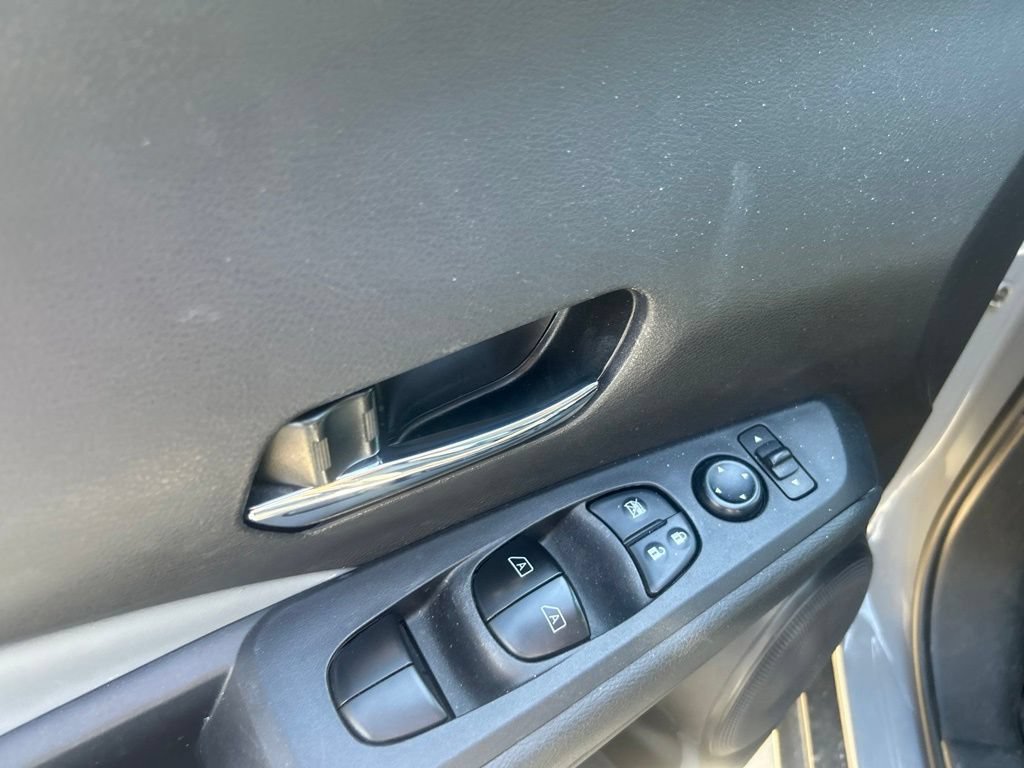 Certified 2023 Nissan Kicks SR w/ SR Premium Package FWD image 7