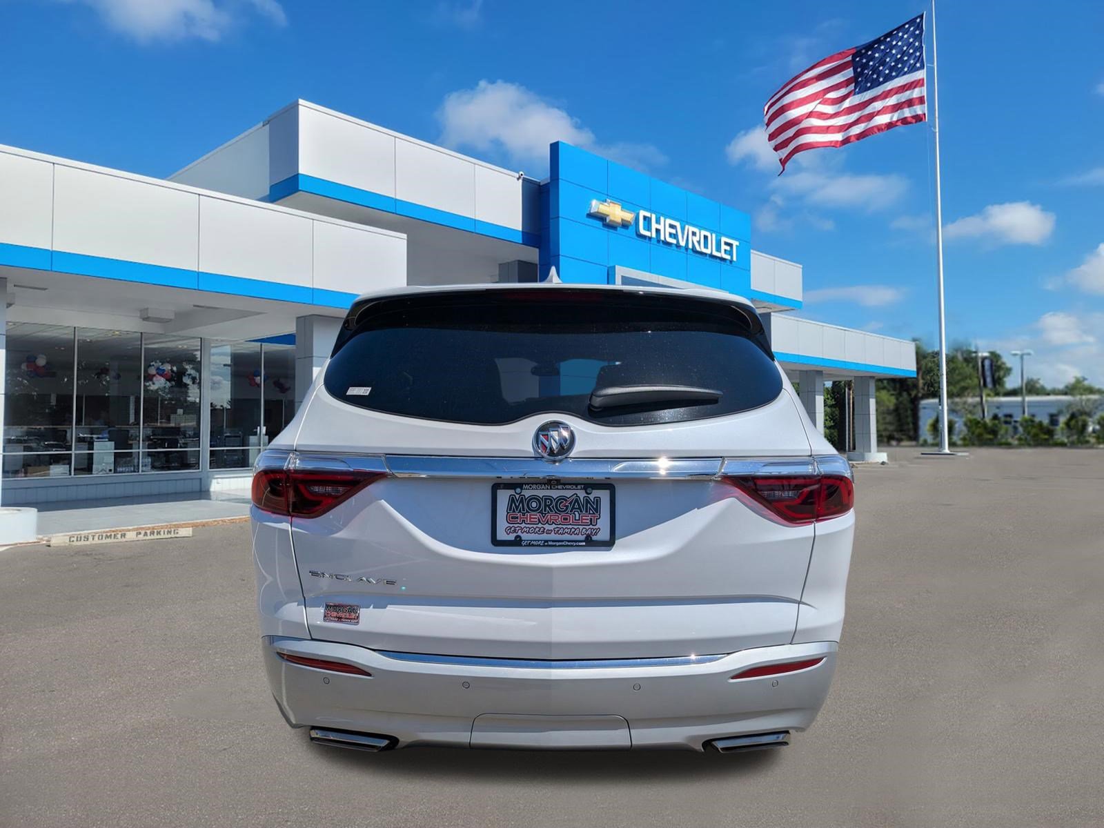 Used 2023 Buick Enclave Essence w/ Experience Buick Package image 5