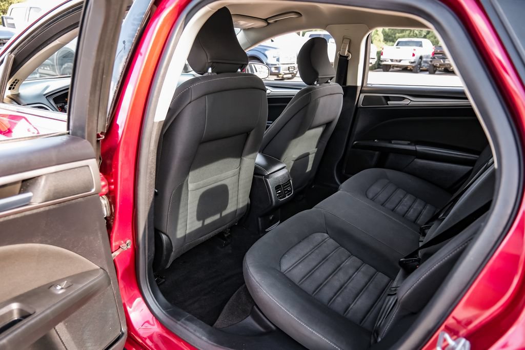 Used 2018 Ford Fusion SE w/ Fusion SE Technology Package FWD image 34