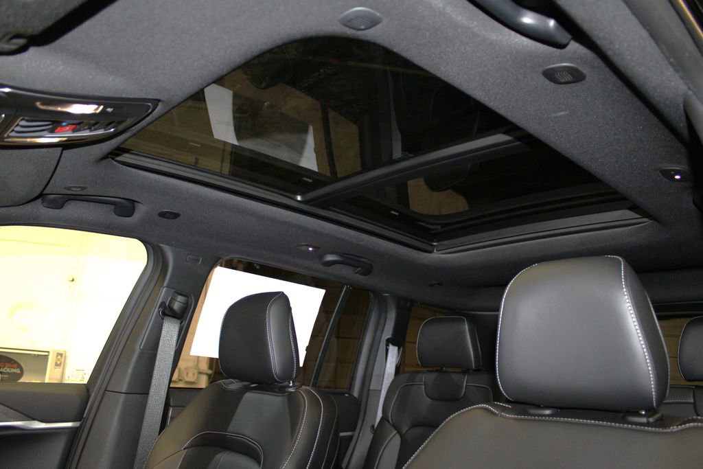 New 2025 Jeep Grand Cherokee Limited w/ Luxury Tech Group II image 26