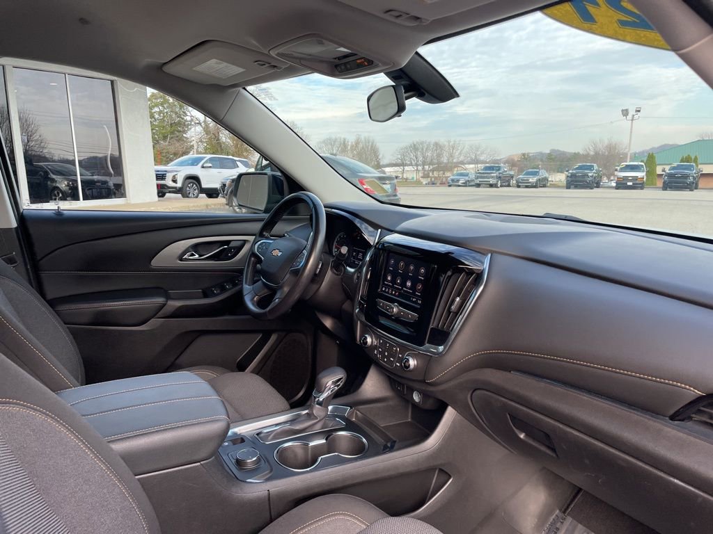 Used 2021 Chevrolet Traverse LT image 28