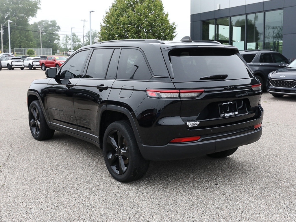 Used 2023 Jeep Grand Cherokee Altitude AWD/4WD image 4