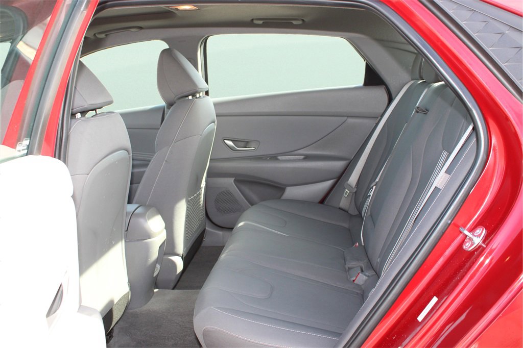 Used 2025 Hyundai Elantra SEL image 15