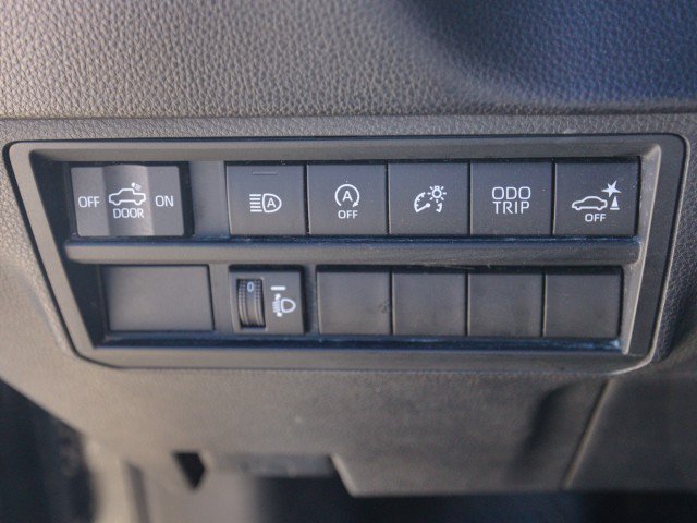 Used 2022 Toyota Tundra SR5 w/ SR5 Convenience Package AWD/4WD image 17