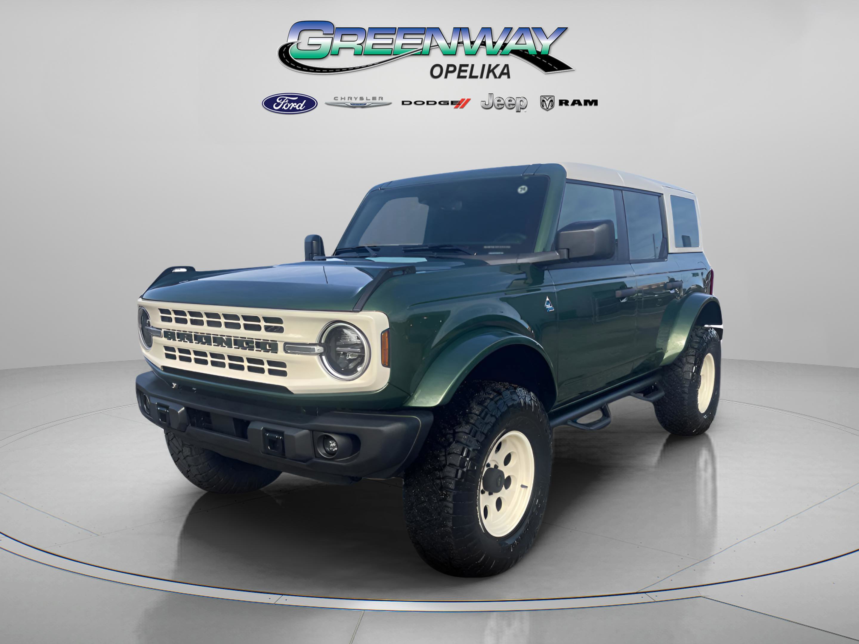 New 2024 Ford Bronco Black Diamond w/ Sasquatch Package image 3