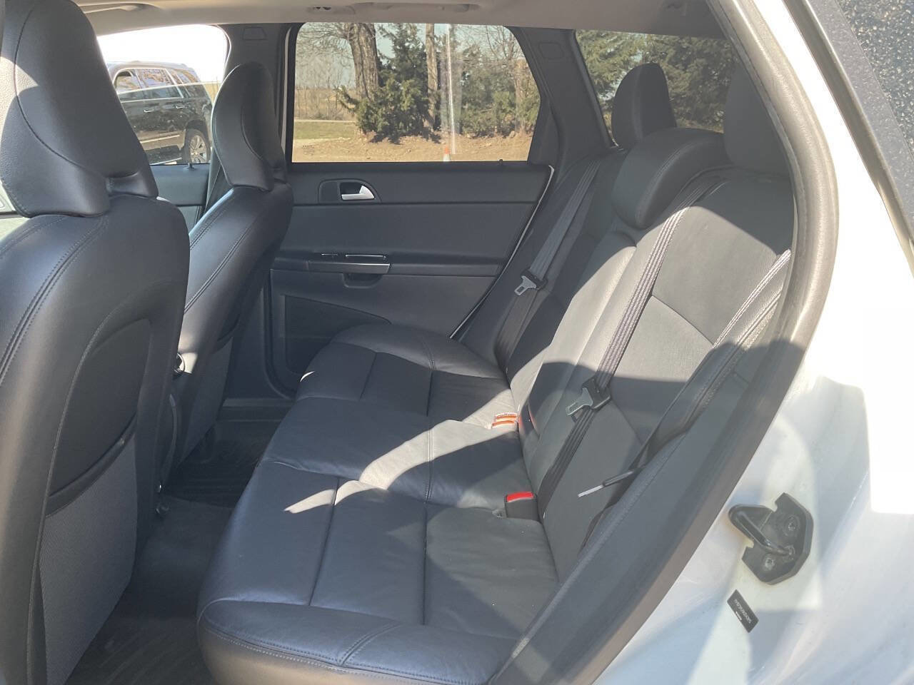 Used 2010 Volvo V50 T5 R-Design image 15