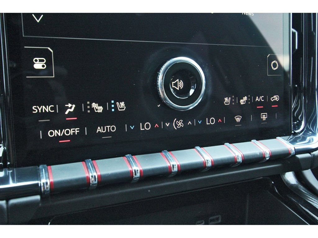 Used 2025 GMC Yukon AT4 w/ AT4 Premium Package AWD/4WD image 24