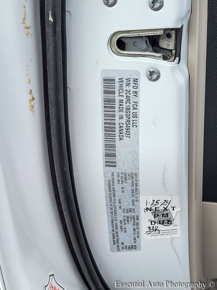 Used 2023 Chrysler Pacifica Touring-L FWD image 32