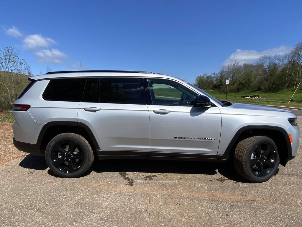 New 2026 Jeep Grand Cherokee L Limited w/ Limited Altitude Package RWD image 6
