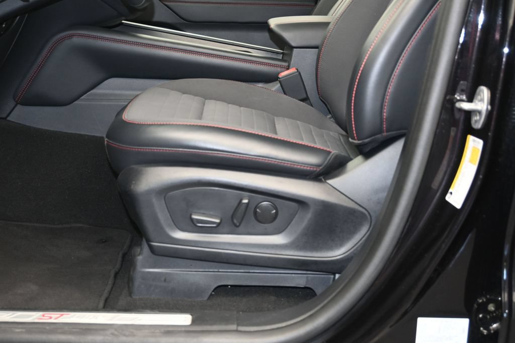 Used 2025 Ford Explorer ST-Line AWD/4WD image 21