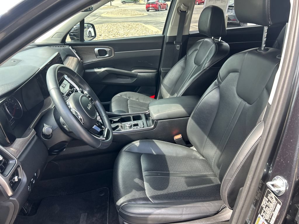 Used 2023 Kia Sorento EX w/ Panoramic Sunroof Package FWD image 11