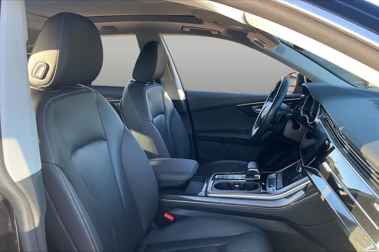 Used 2019 Audi Q8 Premium Plus w/ Premium Plus AWD/4WD image 9