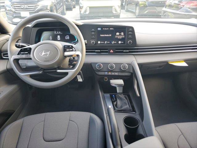 New 2025 Hyundai Elantra SE image 7