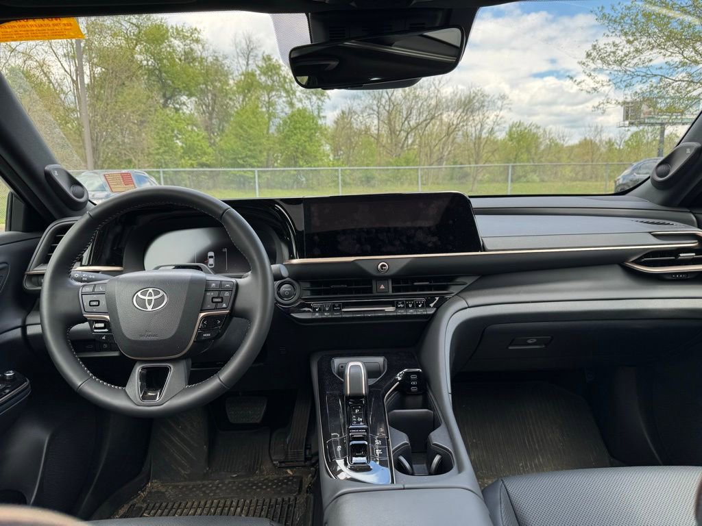 Used 2026 Toyota Crown Limited w/ Advanced Technology Package image 6