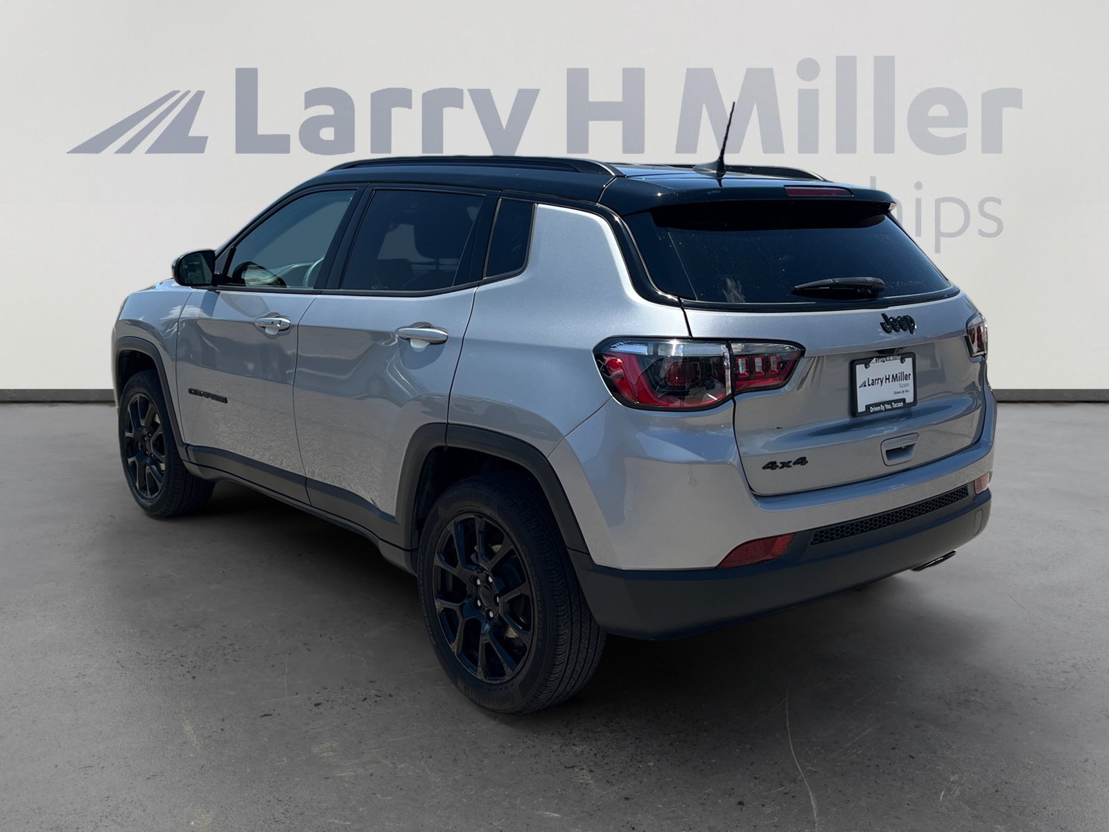 Certified 2022 Jeep Compass Latitude AWD/4WD image 3