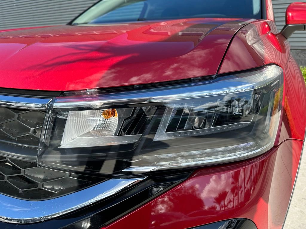 Used 2023 Volkswagen Taos SE image 13