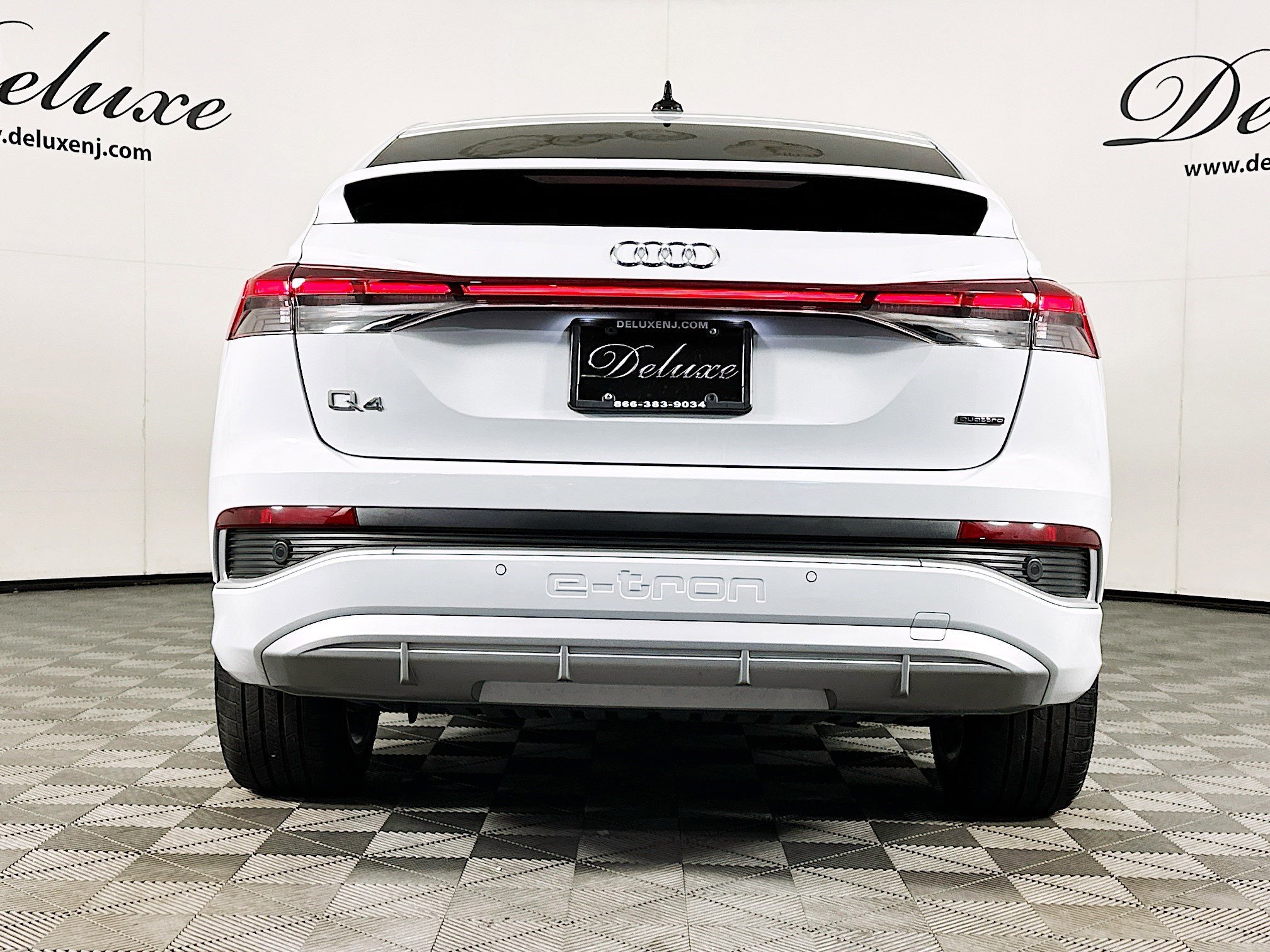 Used 2024 Audi Q4 e-tron Prestige image 5