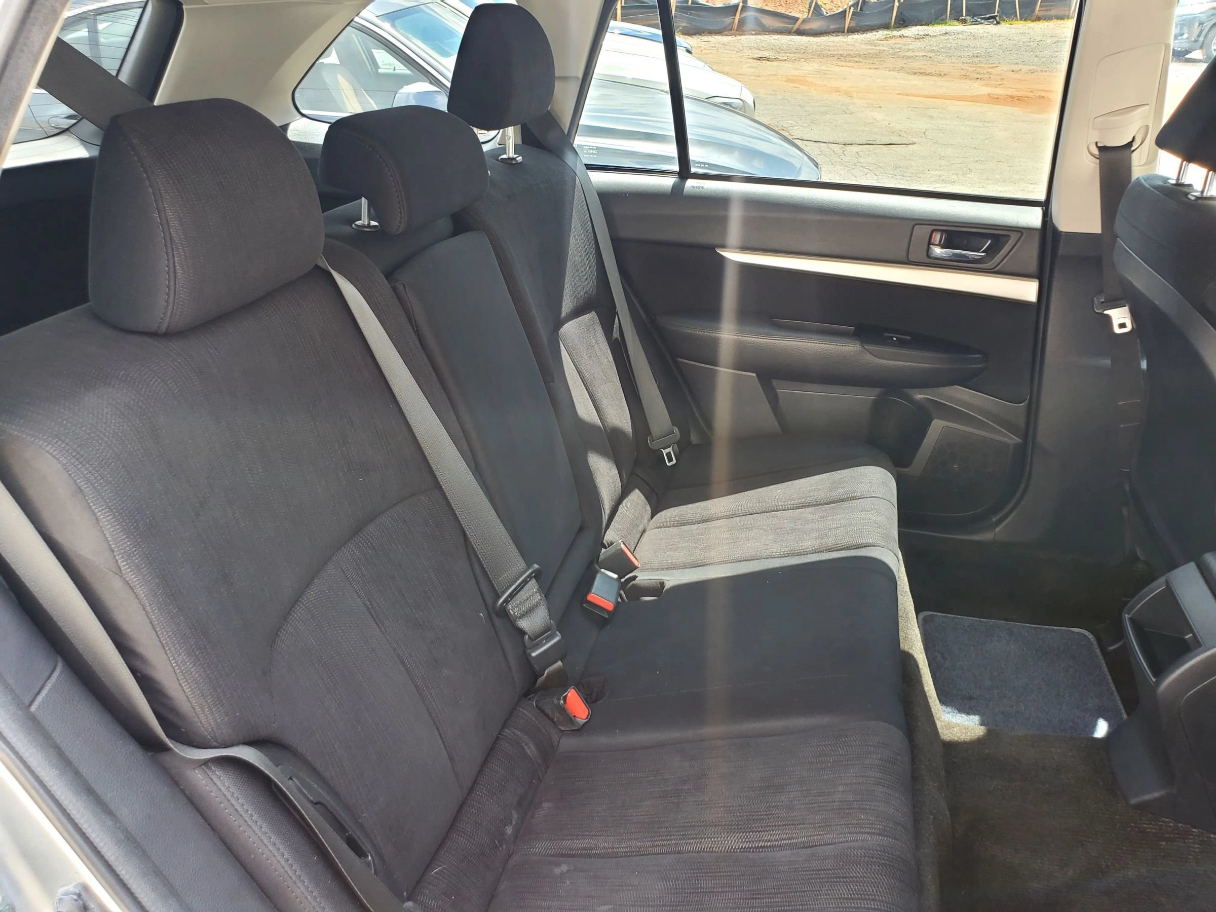 Used 2013 Subaru Outback 2.5i Premium w/ All-Weather Pkg AWD/4WD image 4